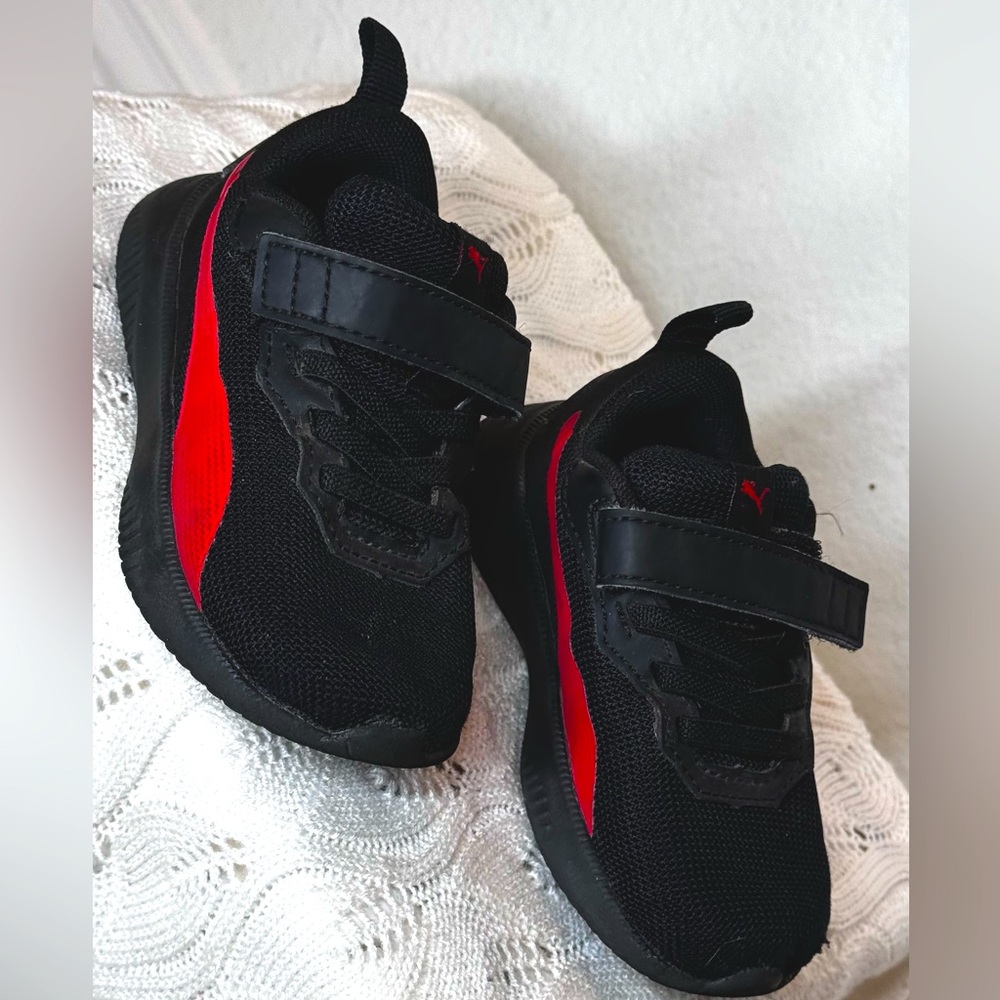 Puma sneakers for baby boy, size 7 us